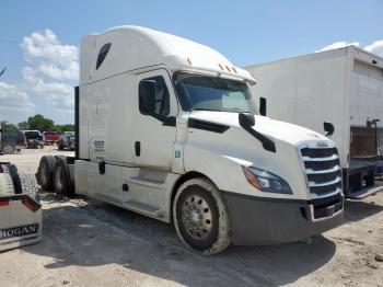  Salvage Freightliner Cascadia 1