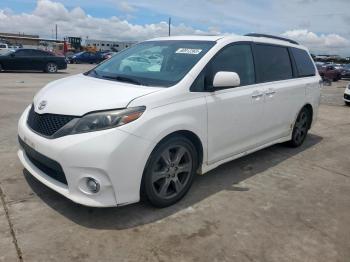 Salvage Toyota Sienna
