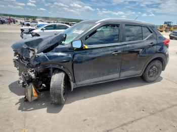  Salvage Nissan Kicks