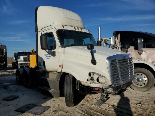  Salvage Freightliner Cascadia 1