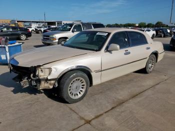  Salvage Lincoln Towncar