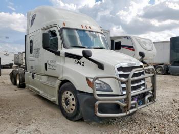  Salvage Freightliner Cascadia 1