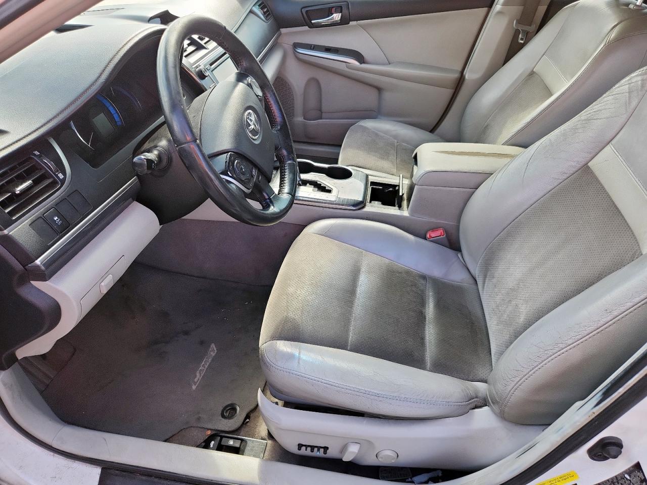 Toyota Camry Hybrid Image 3