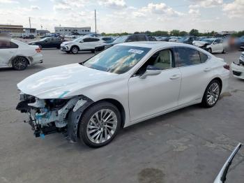  Salvage Lexus Es