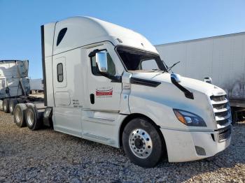  Salvage Freightliner Cascadia