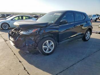  Salvage Nissan Kicks