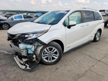  Salvage Toyota Sienna