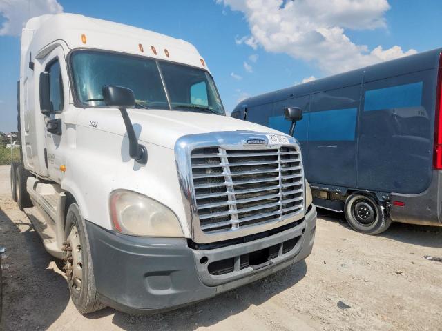  Salvage Freightliner Cascadia 1
