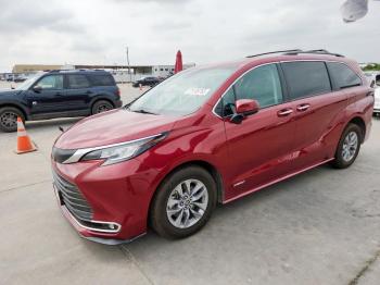  Salvage Toyota Sienna