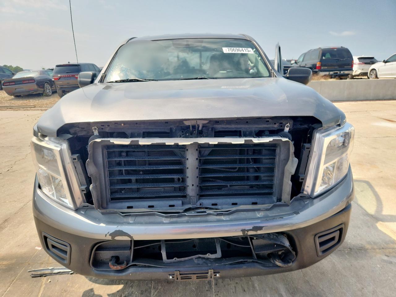 Nissan Titan S Image 4