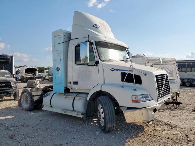  Salvage Volvo Vnm