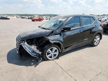  Salvage Nissan Kicks