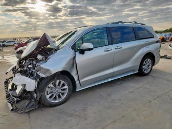  Salvage Toyota Sienna