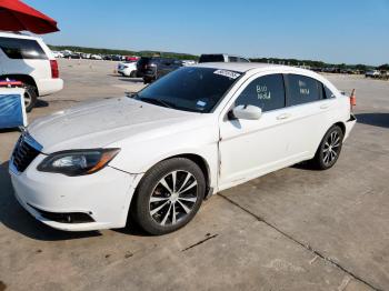 Salvage Chrysler 200