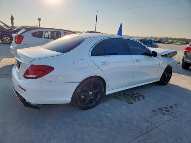 Mercedes-Benz E-Class 300 Image 2