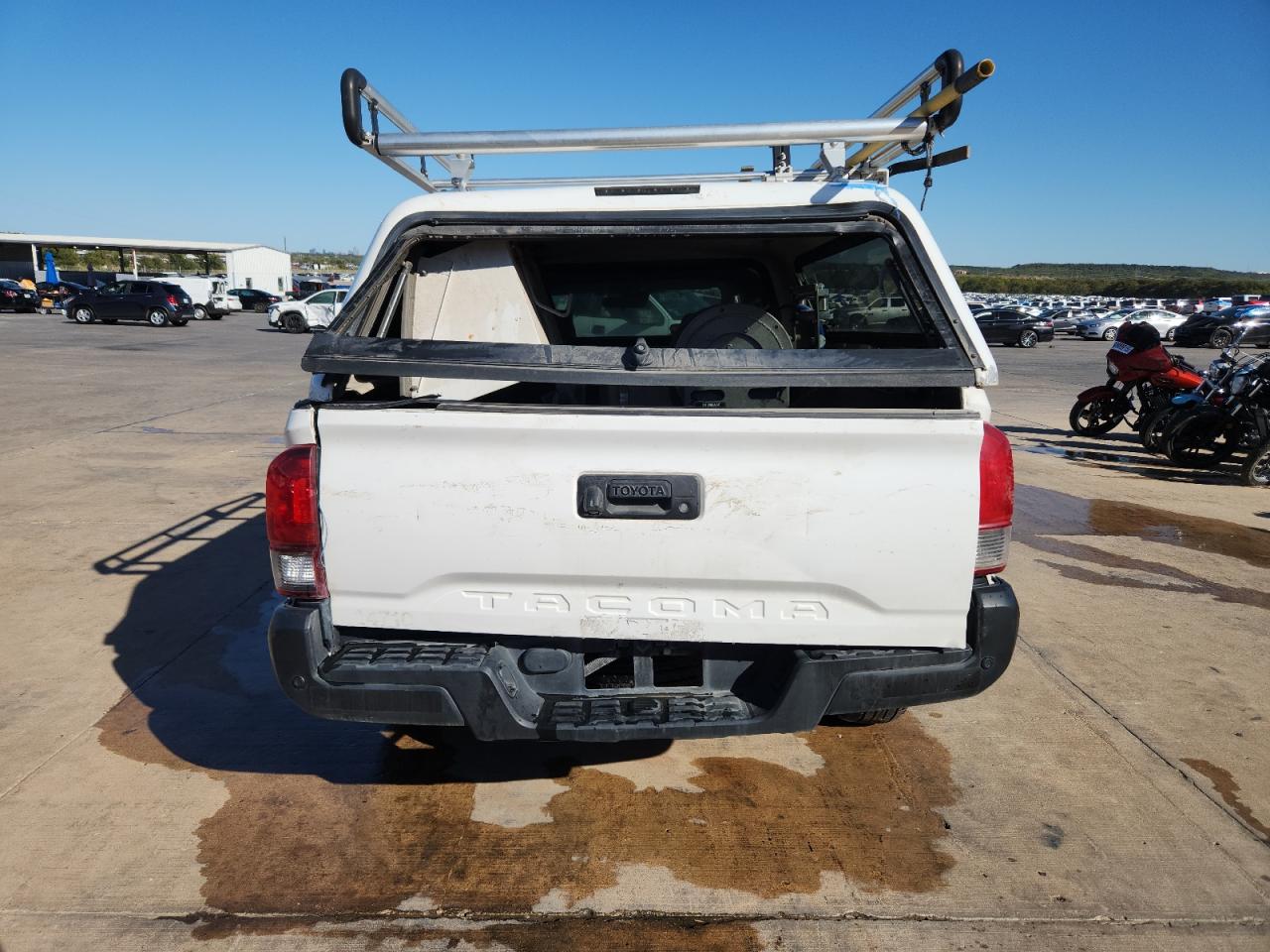 Toyota Tacoma Access Cab Image 11