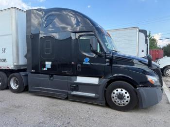 Salvage Freightliner Cascadia 1