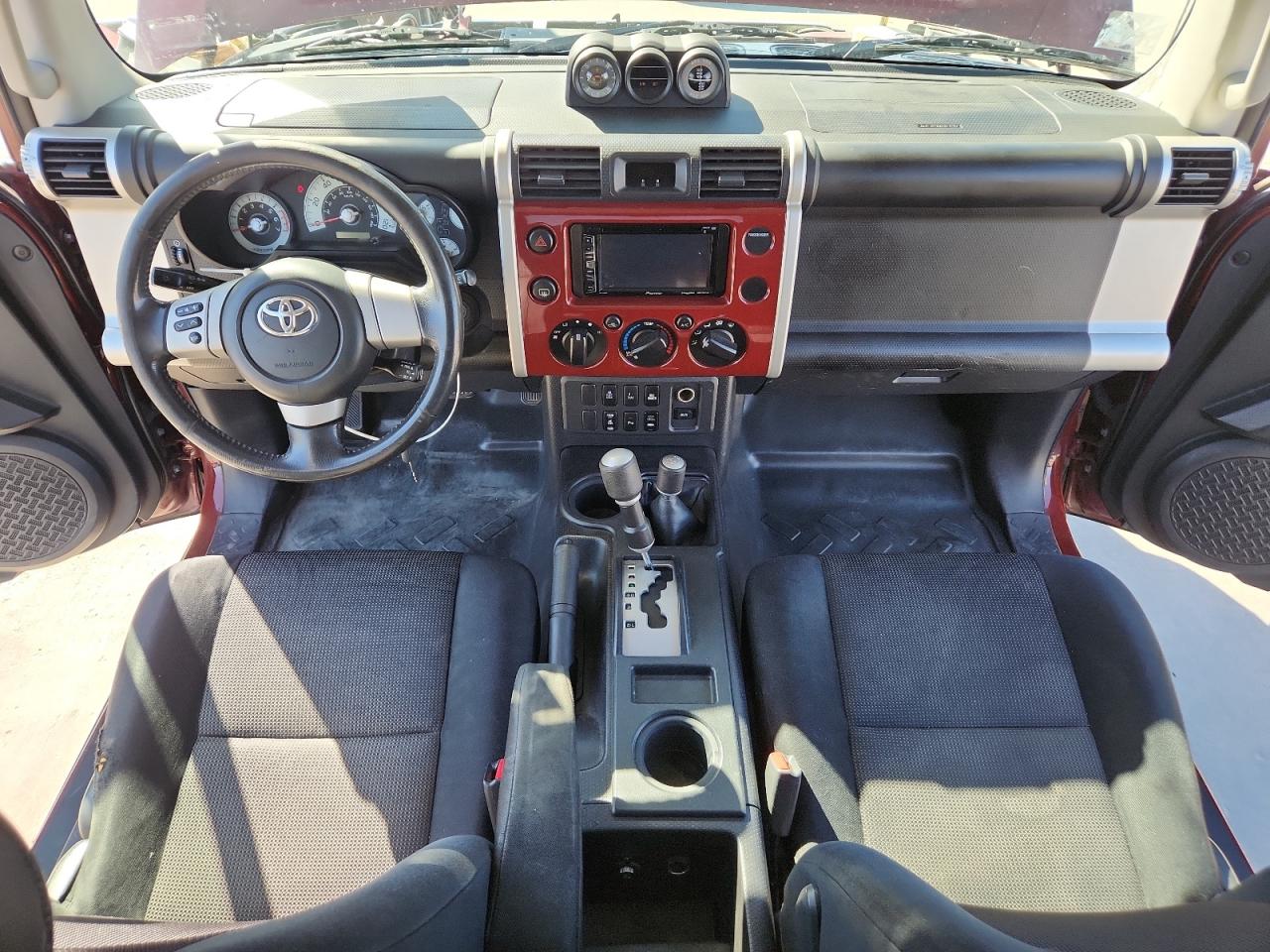 Toyota FJ Cruiser Image 12