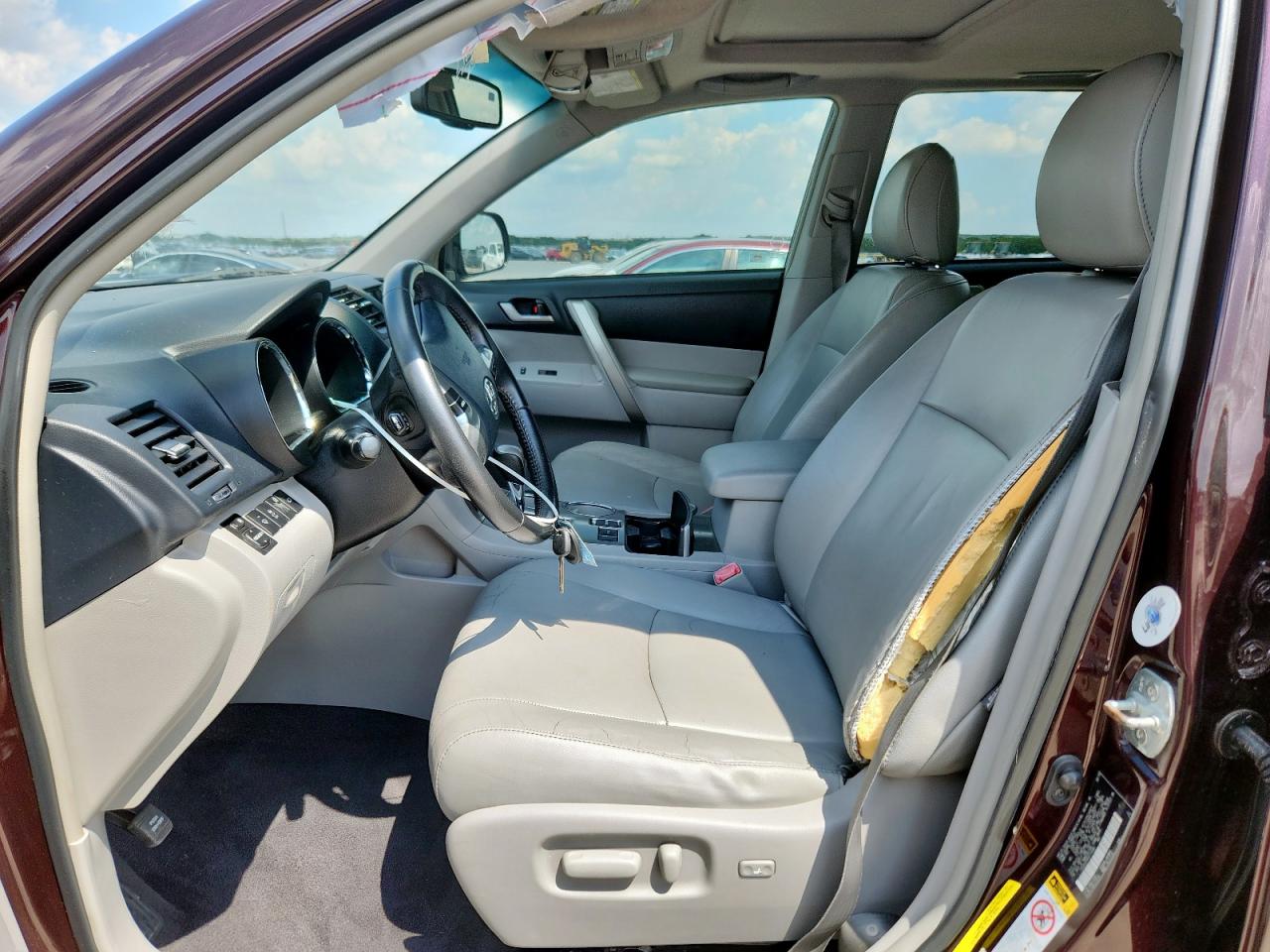 Toyota Highlander Base Image 14
