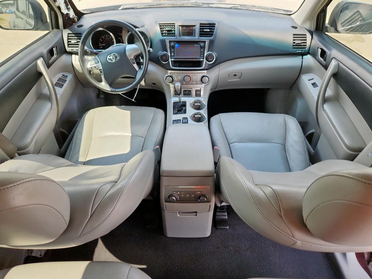 Toyota Highlander Base Image 2