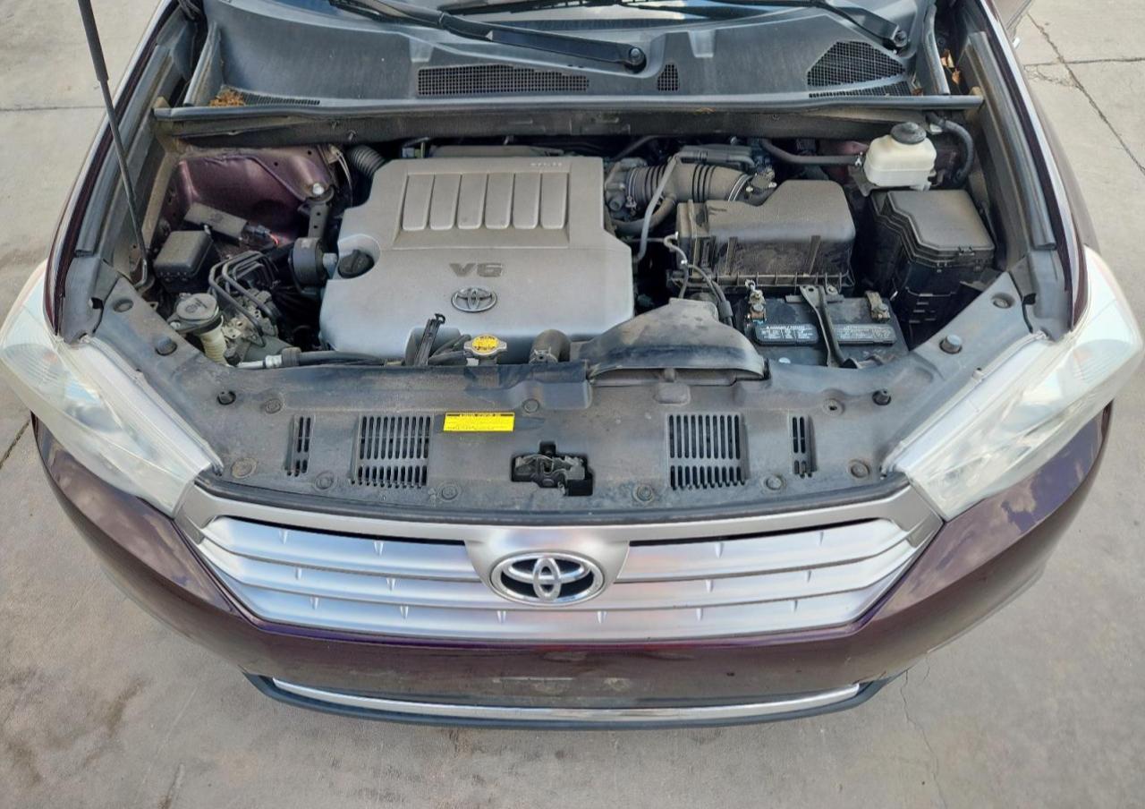 Toyota Highlander Base Image 3