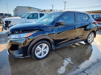  Salvage Nissan Kicks