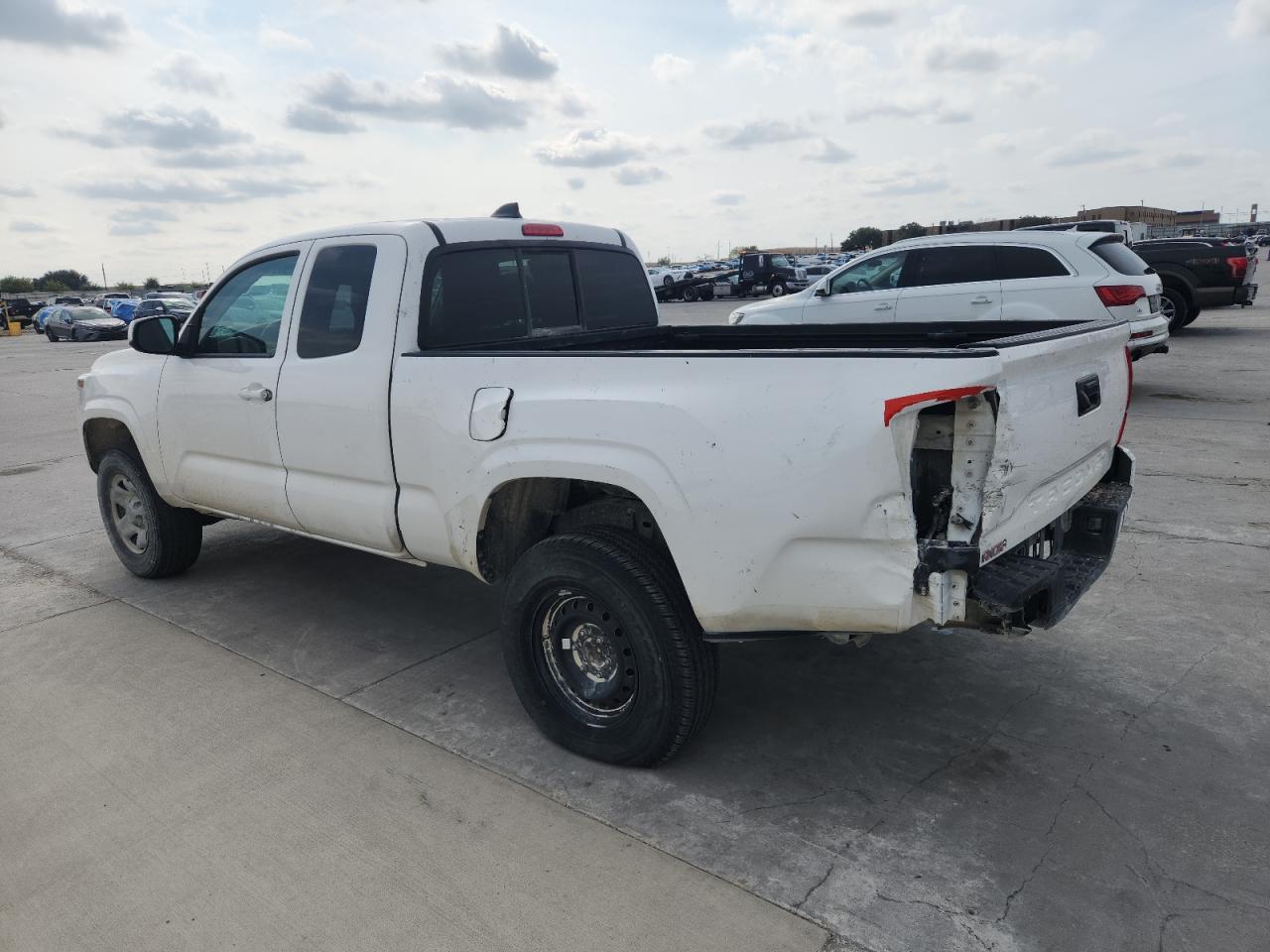 Toyota Tacoma Access Cab Image 4