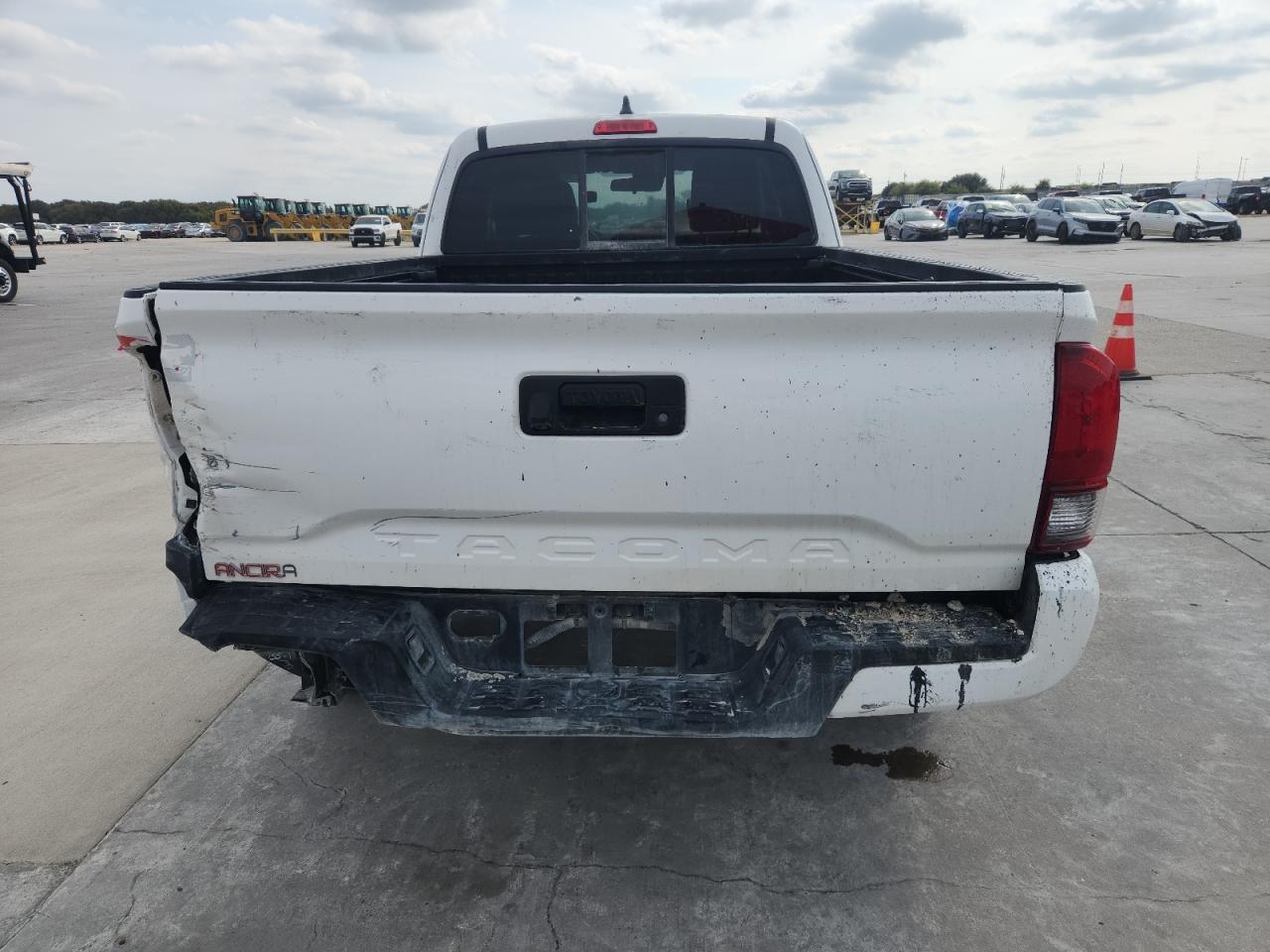 Toyota Tacoma Access Cab Image 2