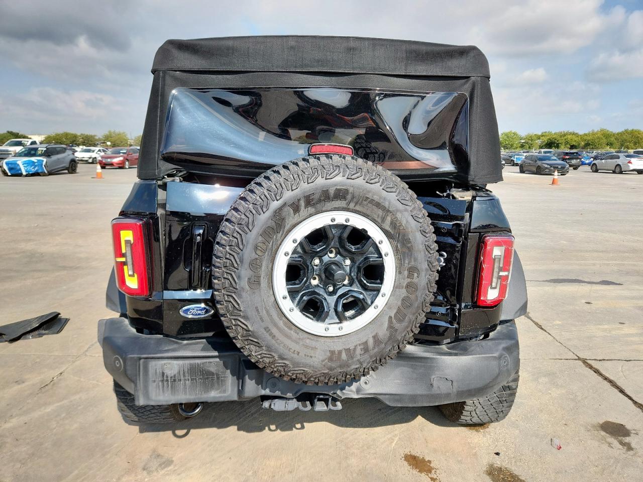 Ford Bronco Base Image 5