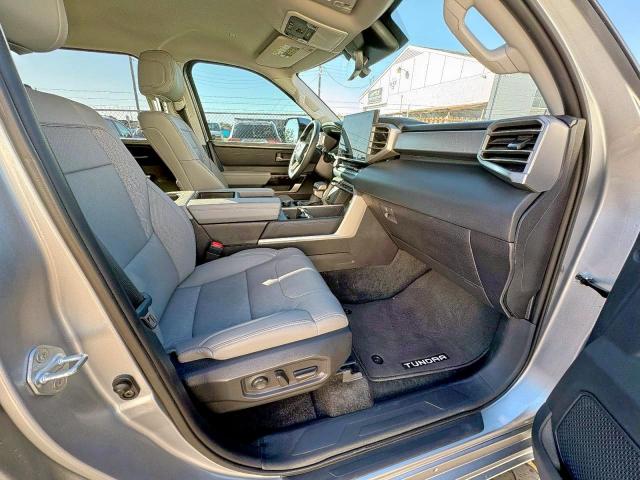 Toyota Tundra Crewmax Limited Image 2