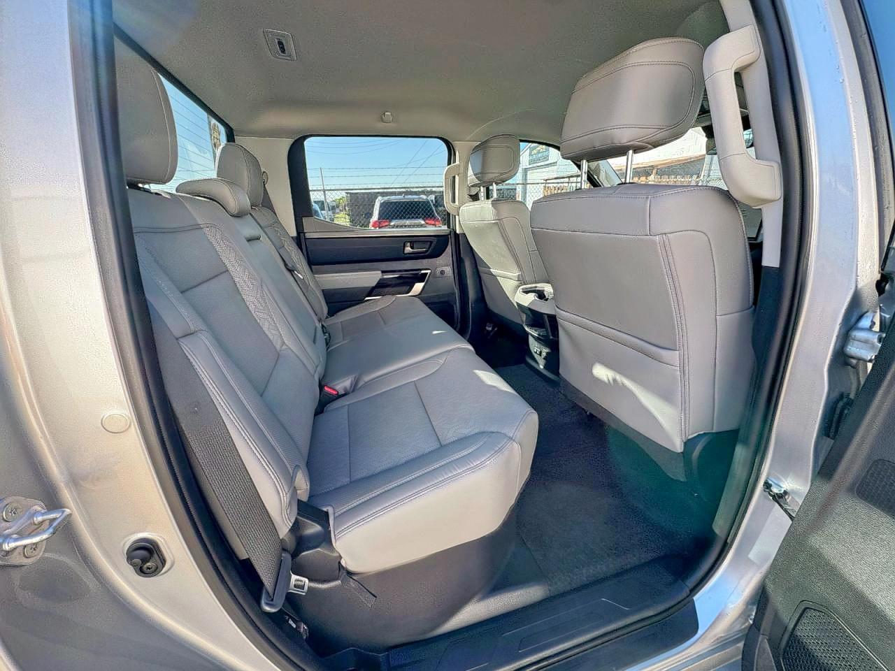 Toyota Tundra Crewmax Limited Image 10