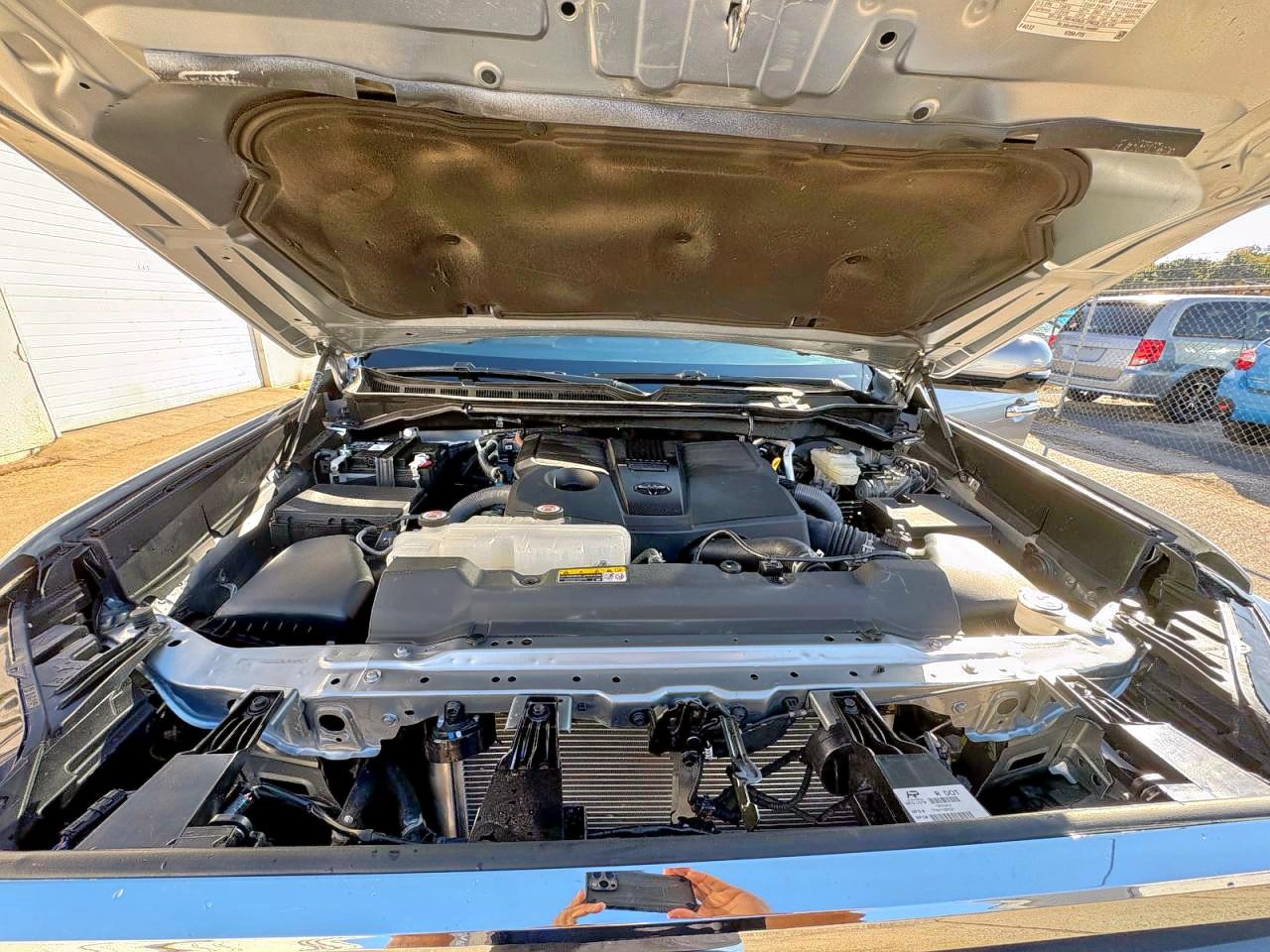 Toyota Tundra Crewmax Limited Image 8