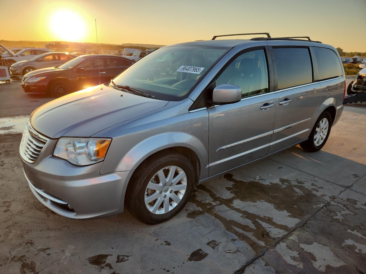 Chrysler Minivan Touring Image 1