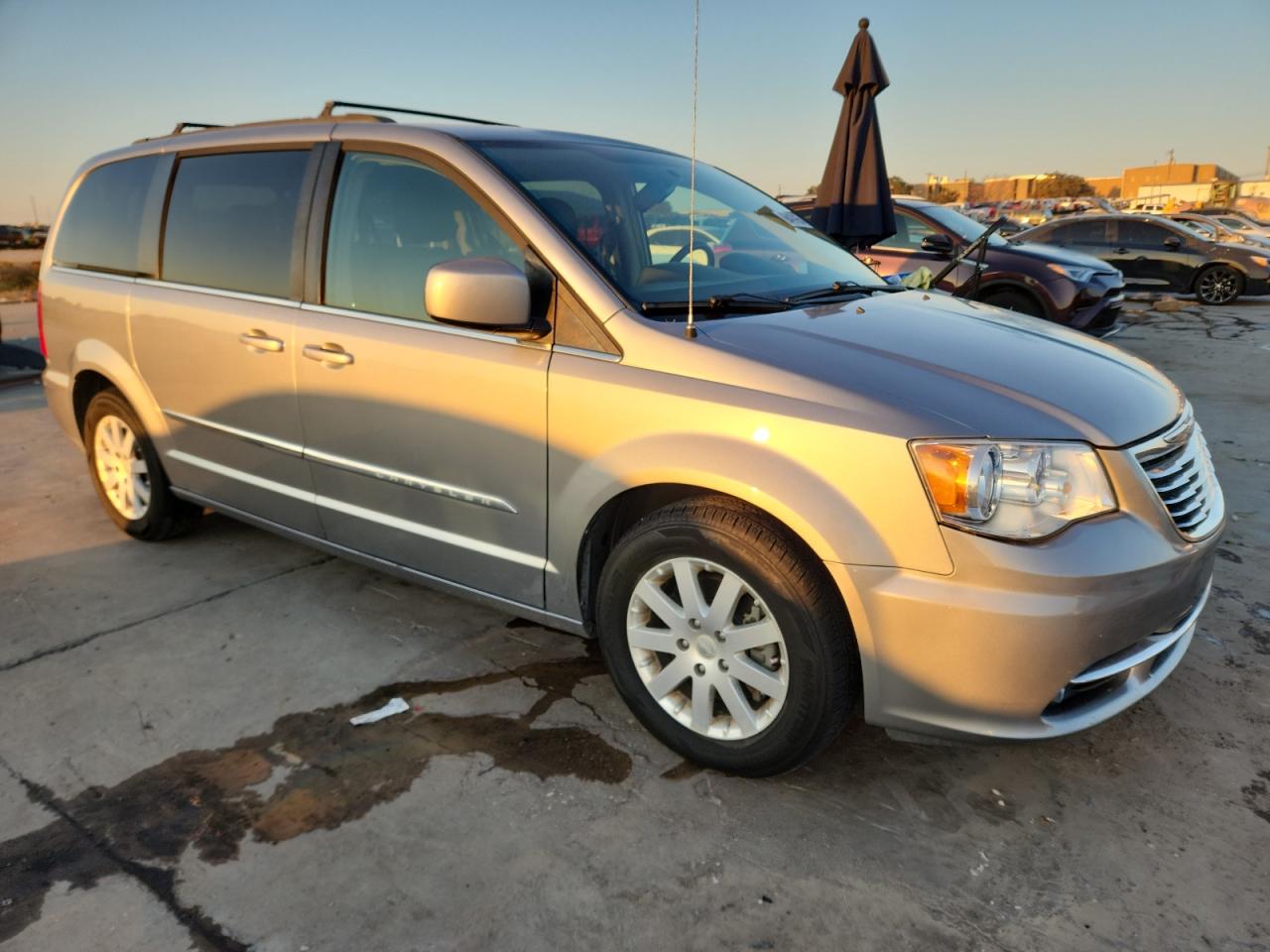Chrysler Minivan Touring Image 5