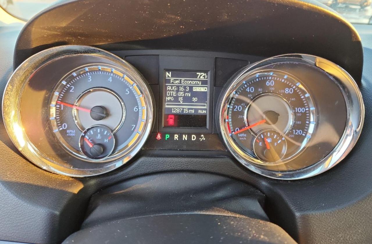 Chrysler Minivan Touring Image 11