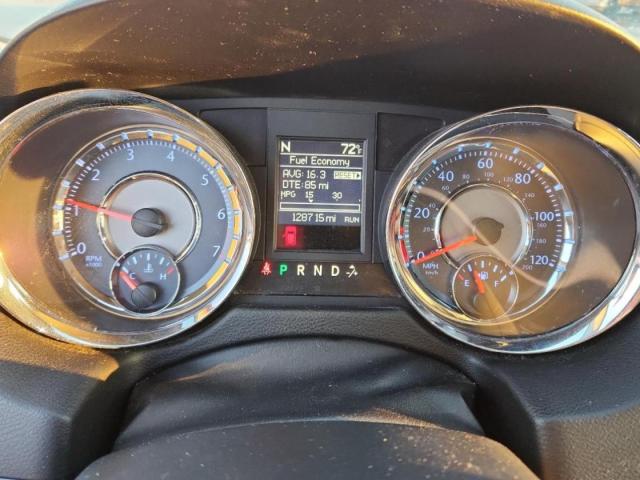 Chrysler Minivan Touring Image 11