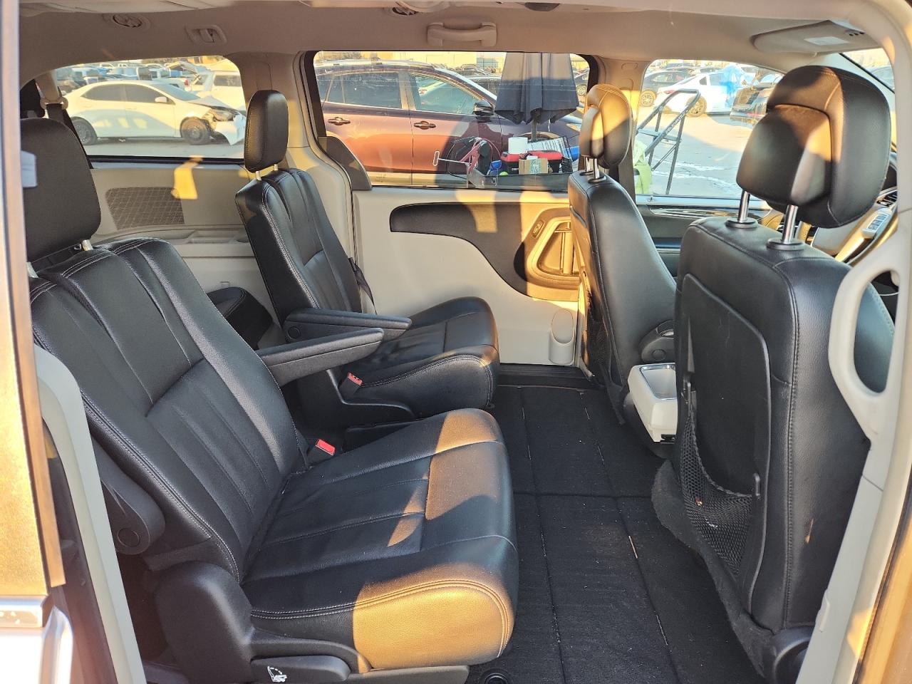 Chrysler Minivan Touring Image 13