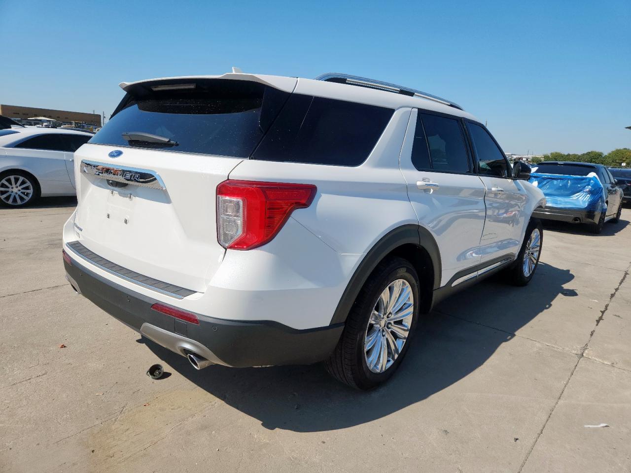 Ford Explorer Limited Image 5
