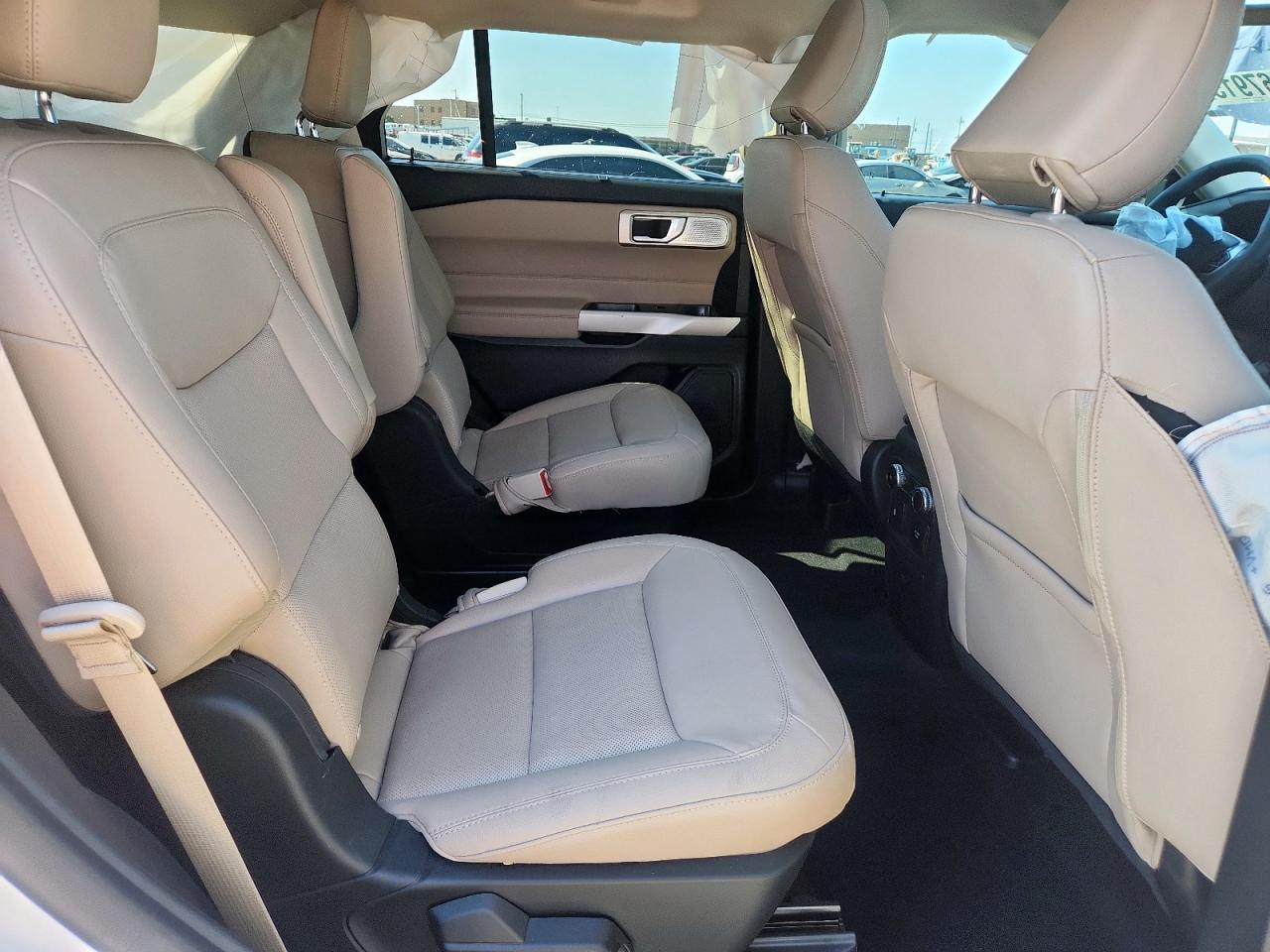 Ford Explorer Limited Image 9