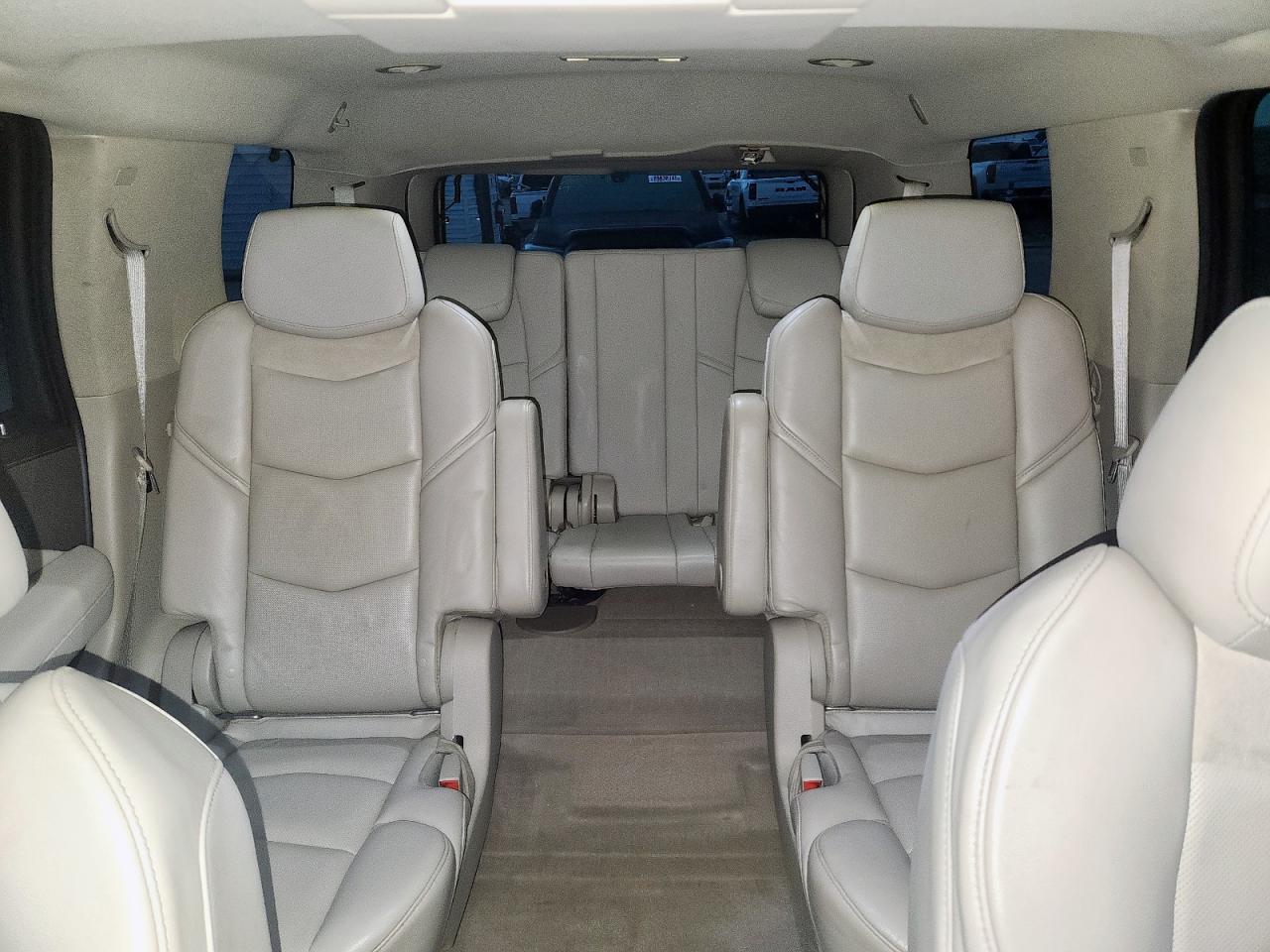 Cadillac Escalade Premium Luxury Image 12