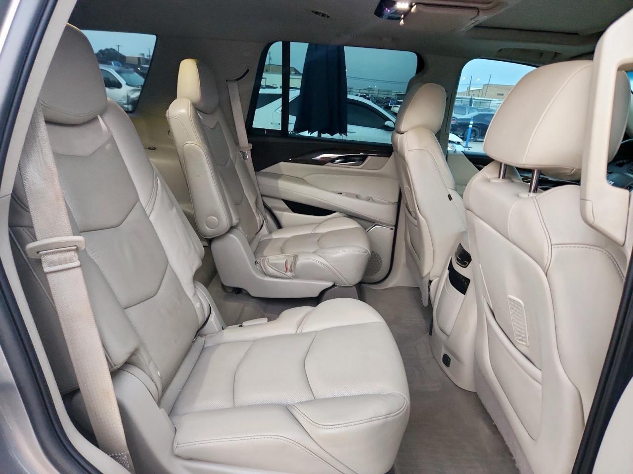 Cadillac Escalade Premium Luxury Image 8