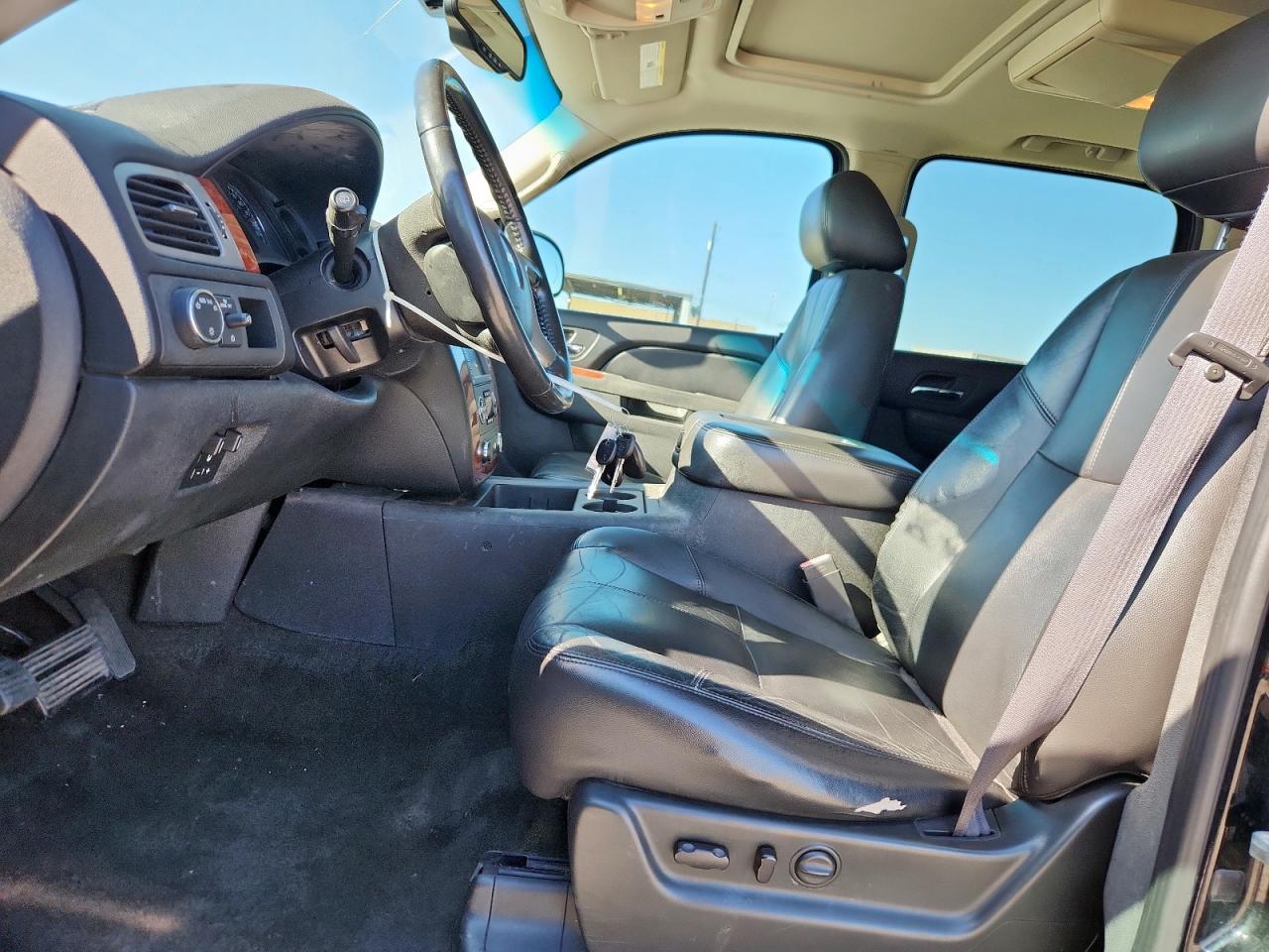 Chevrolet Suburban C1500 Lt Image 6