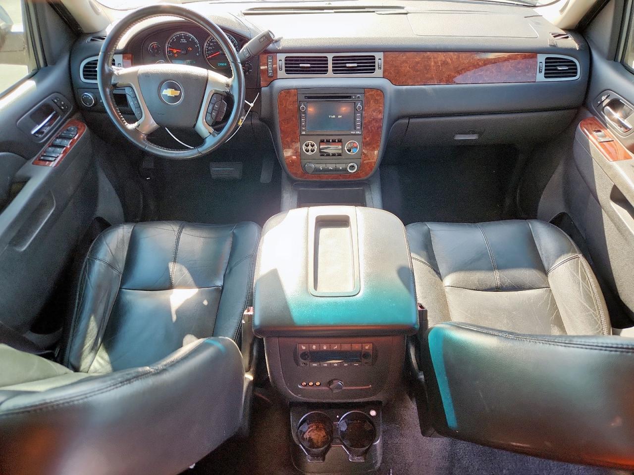 Chevrolet Suburban C1500 Lt Image 12