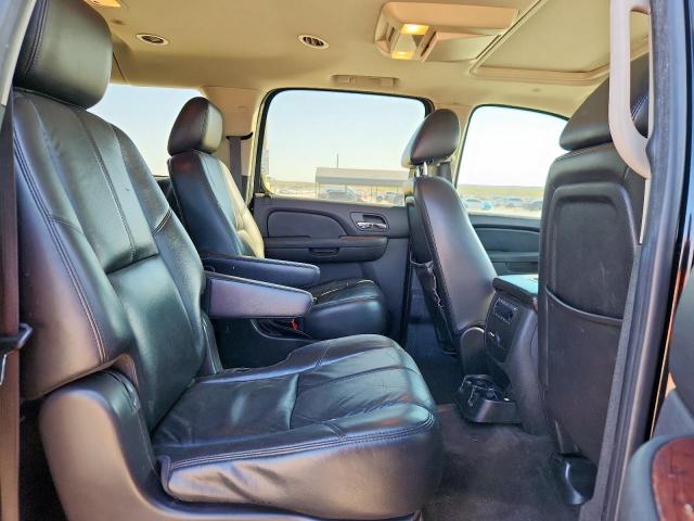 Chevrolet Suburban C1500 Lt Image 4