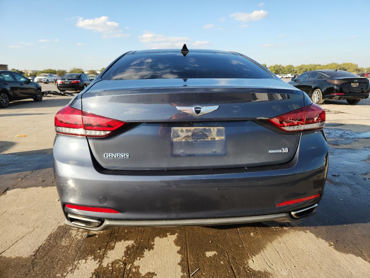 Hyundai Genesis 3.8l Image 6