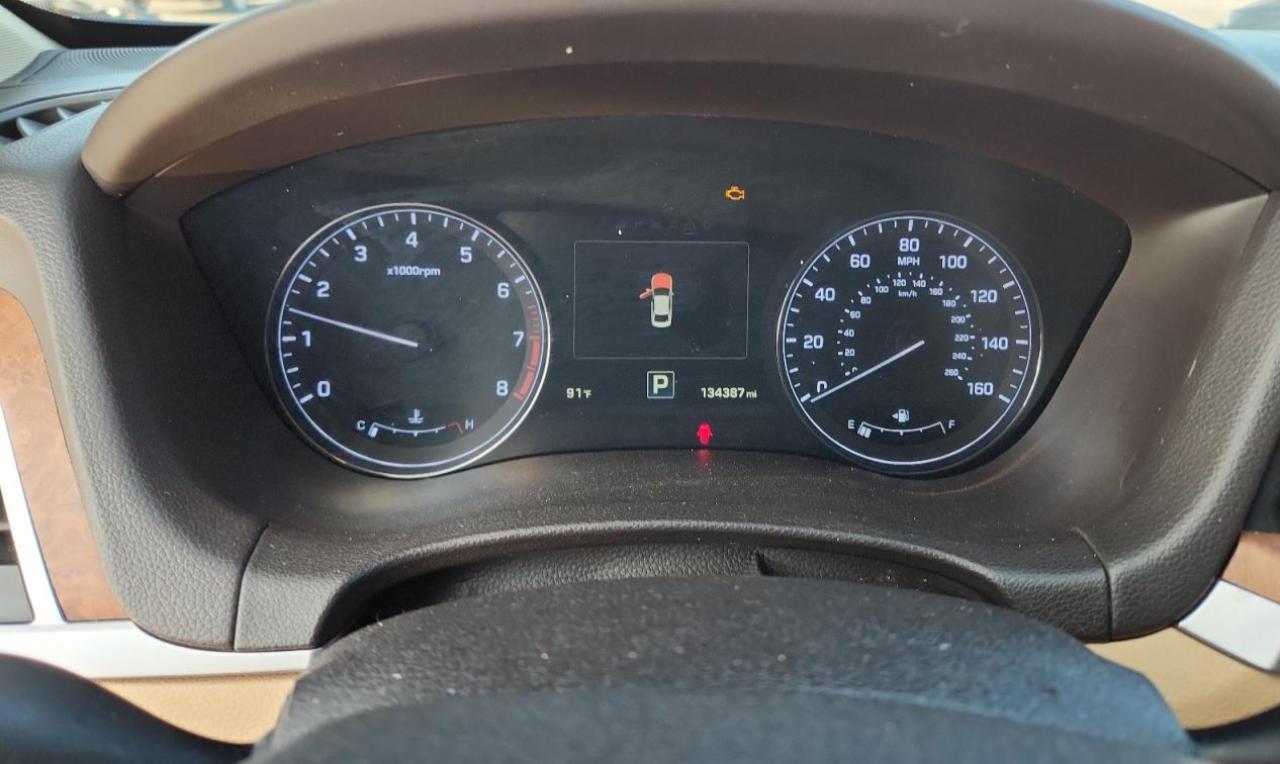 Hyundai Genesis 3.8l Image 12