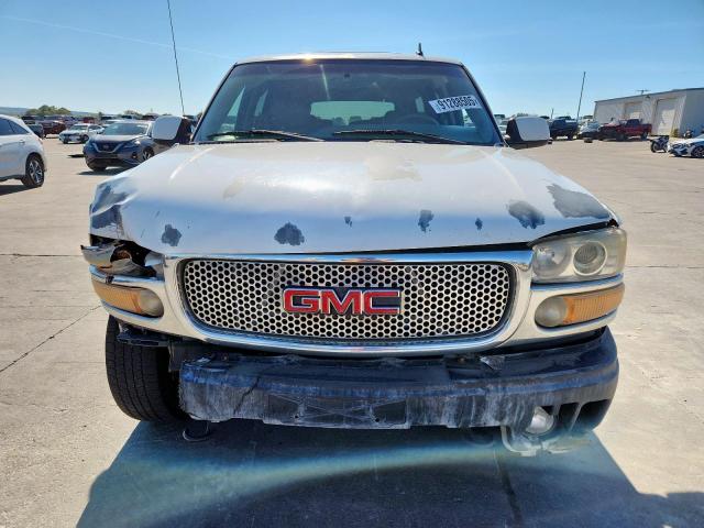 GMC Yukon Denali Image 8