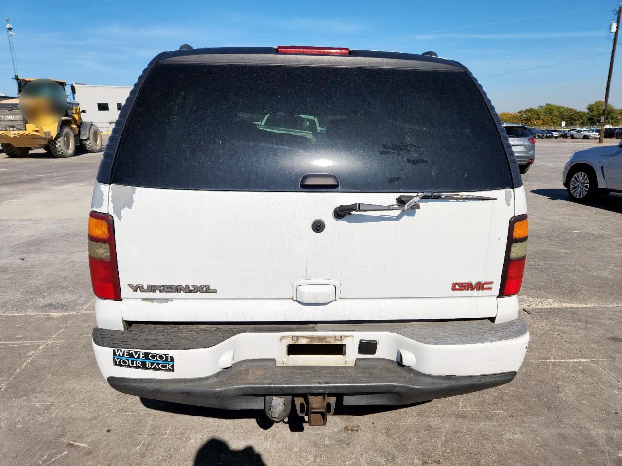 GMC Yukon Denali Image 5