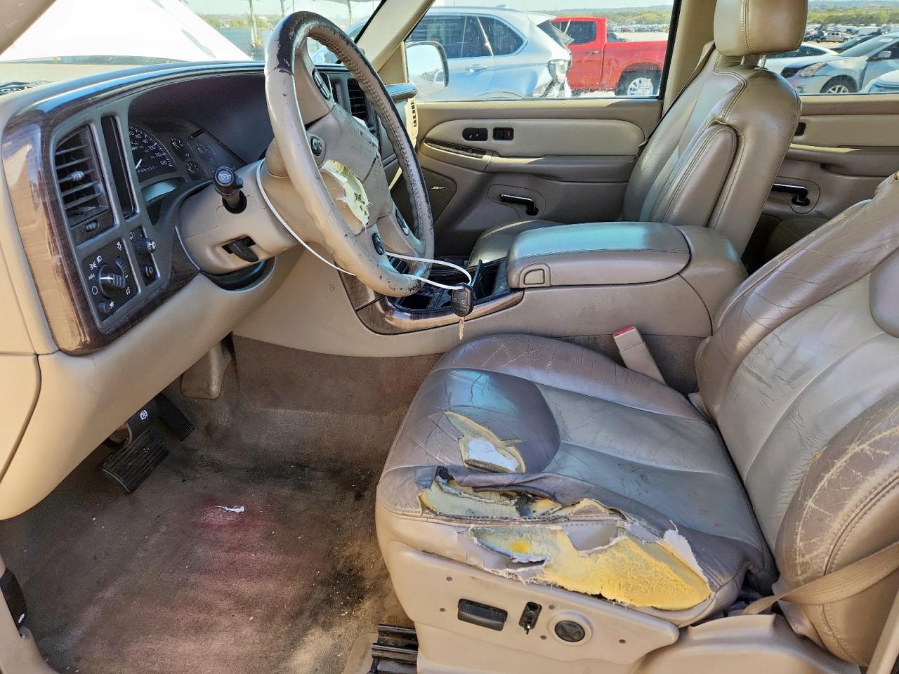 GMC Yukon Denali Image 7