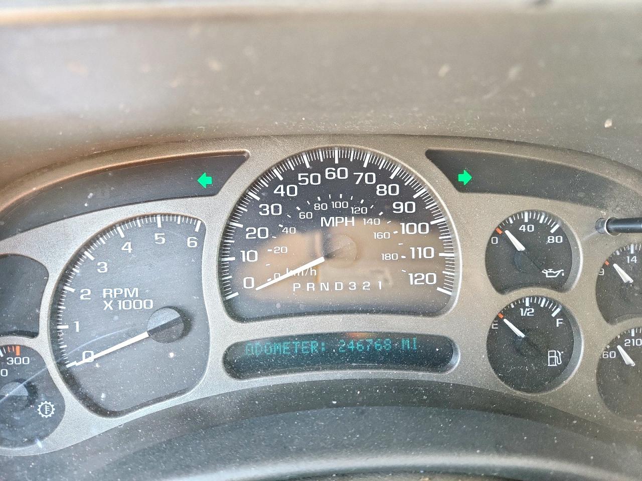 GMC Yukon Denali Image 13